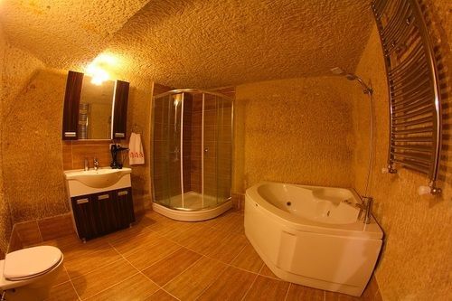 Falcon Cave Отель 2*