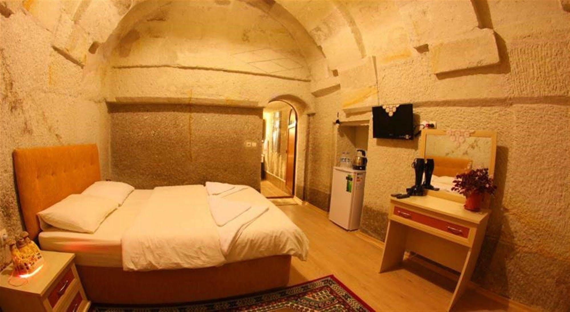 Falcon Cave Отель Гореме