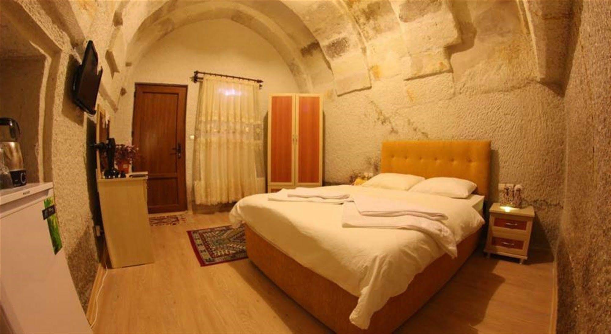 Falcon Cave Гореме