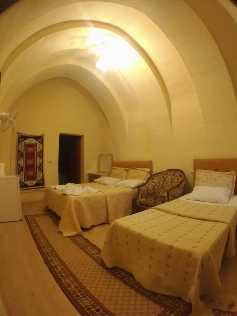 Отель Falcon Cave