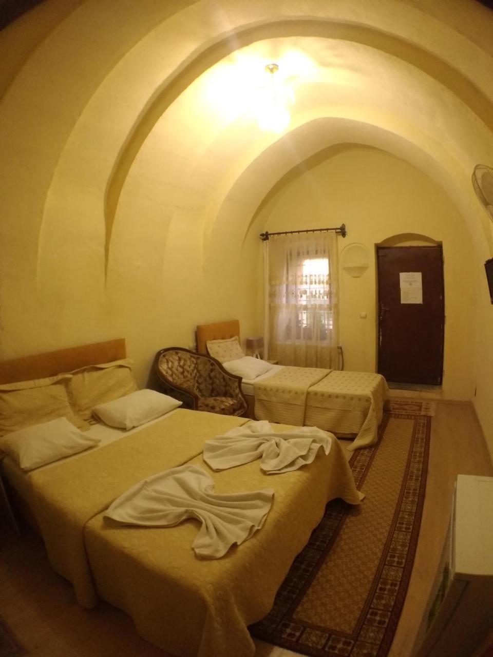 Falcon Cave Отель 2*