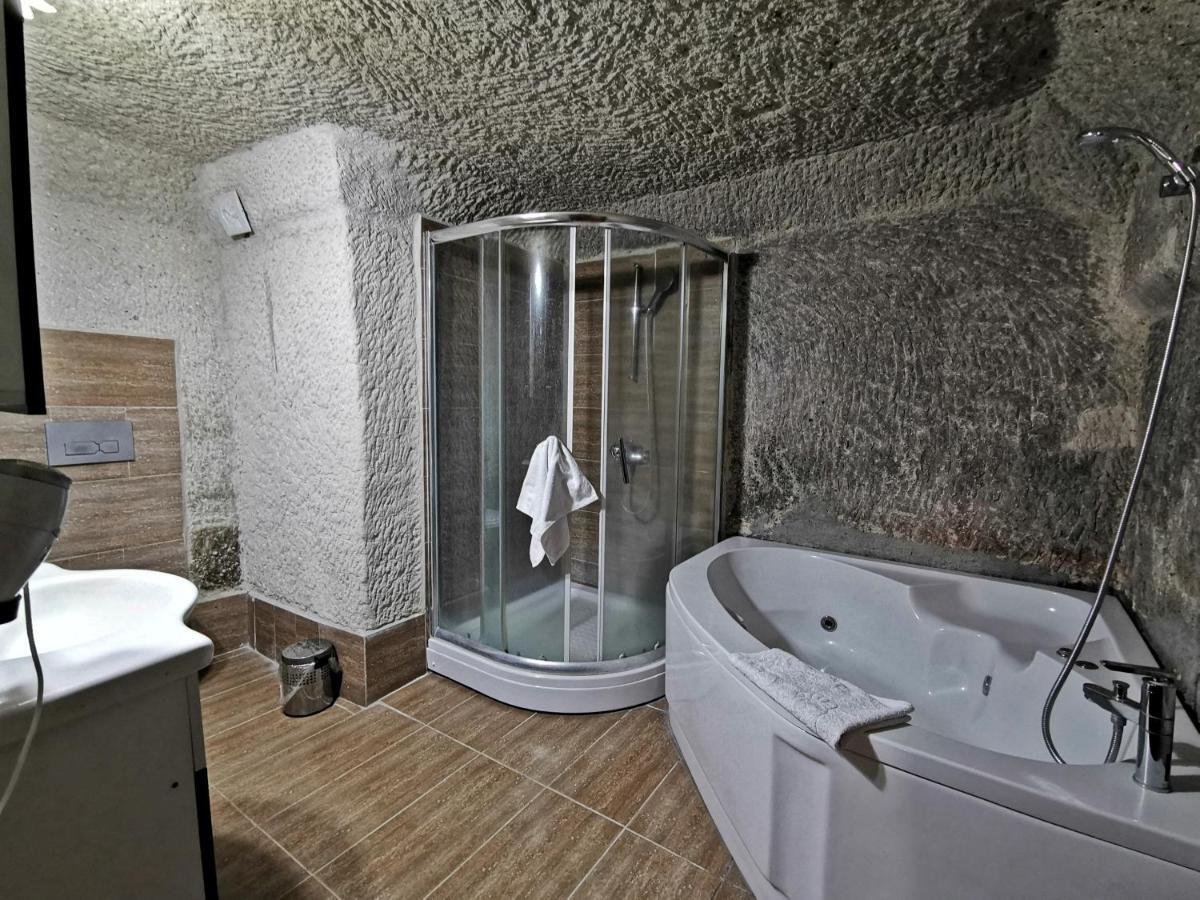 Falcon Cave Отель 2*